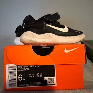 Toddler boys Nike size 6 shoe